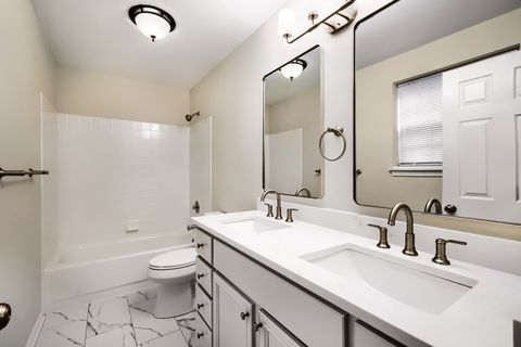 Tiny photo for 734 N Gary Avenue #112, Carol Stream, IL 60188 (MLS # 12686509)