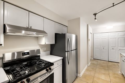 Tiny photo for 734 N Gary Avenue #112, Carol Stream, IL 60188 (MLS # 12686509)