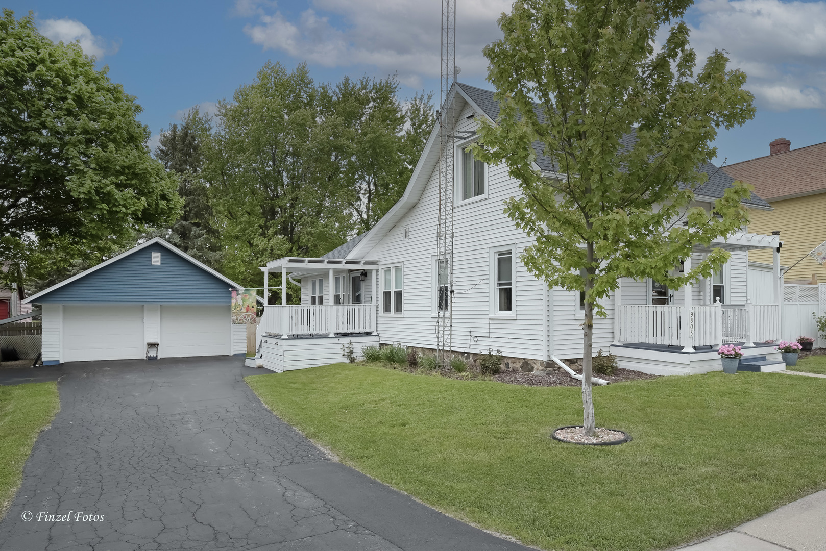 9805 Illinois Street