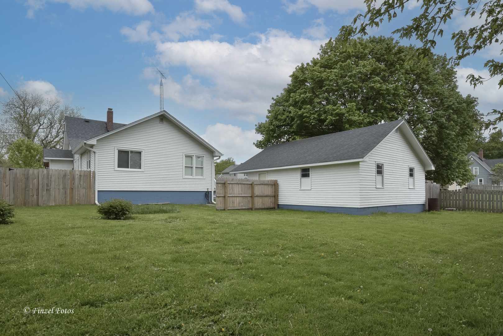 9805 Illinois Street