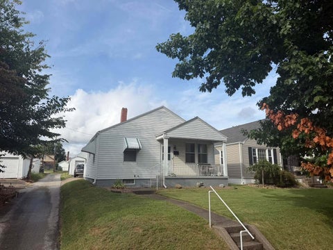 Photo of 1109 Monroe Street, Quincy, IL 62301 (MLS # 12758751)