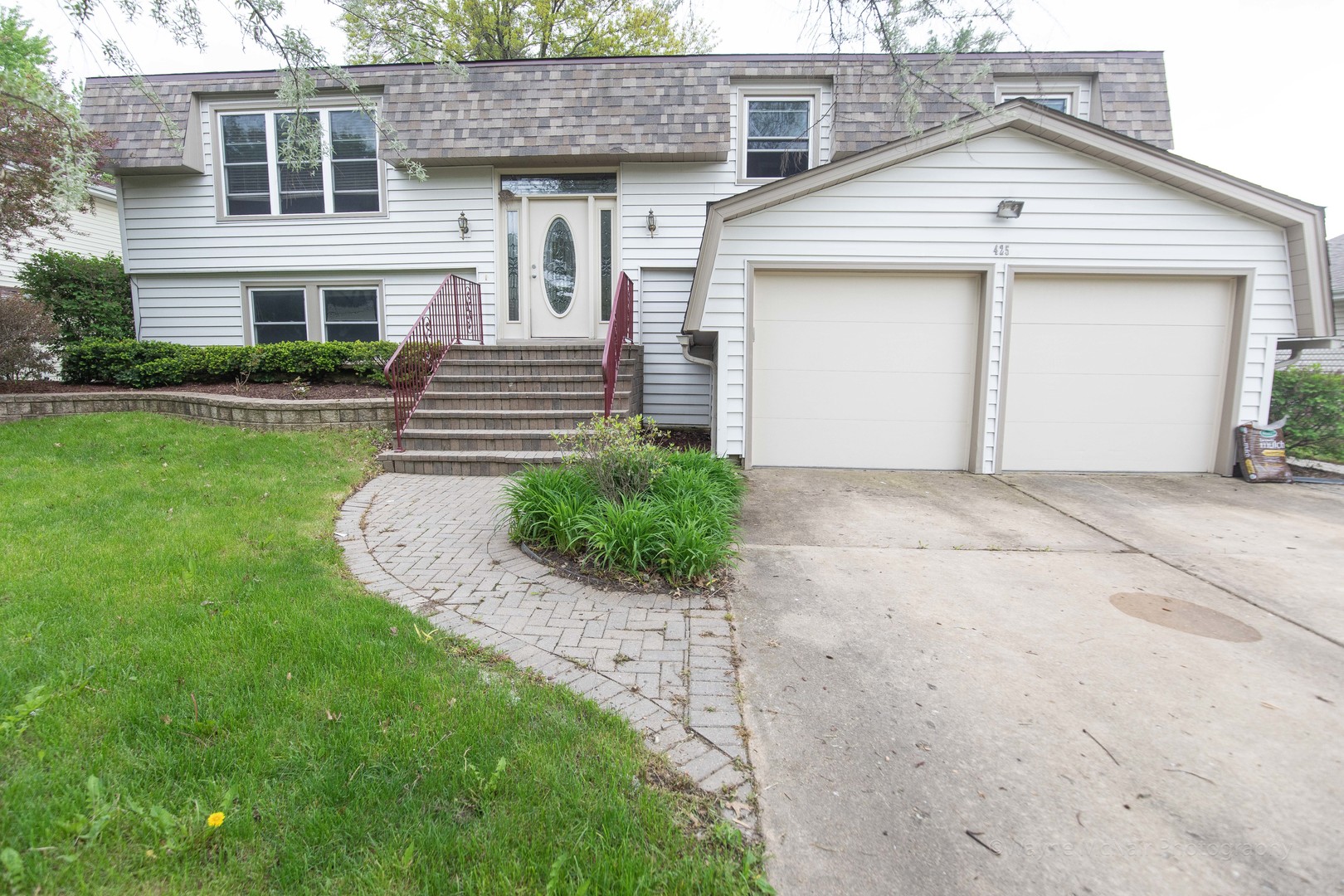Photo 1 of 30 — 425 W Briarcliff Road, Bolingbrook, IL 60440