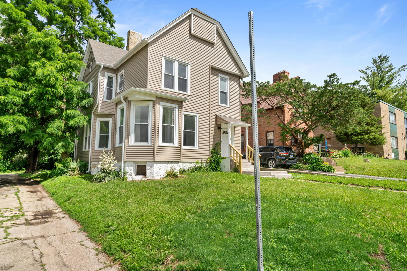 712 N Court Street