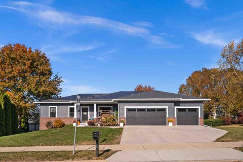 Photo of 3103 Fox Creek Road, Bloomington, IL 61705 (MLS # 12581052)