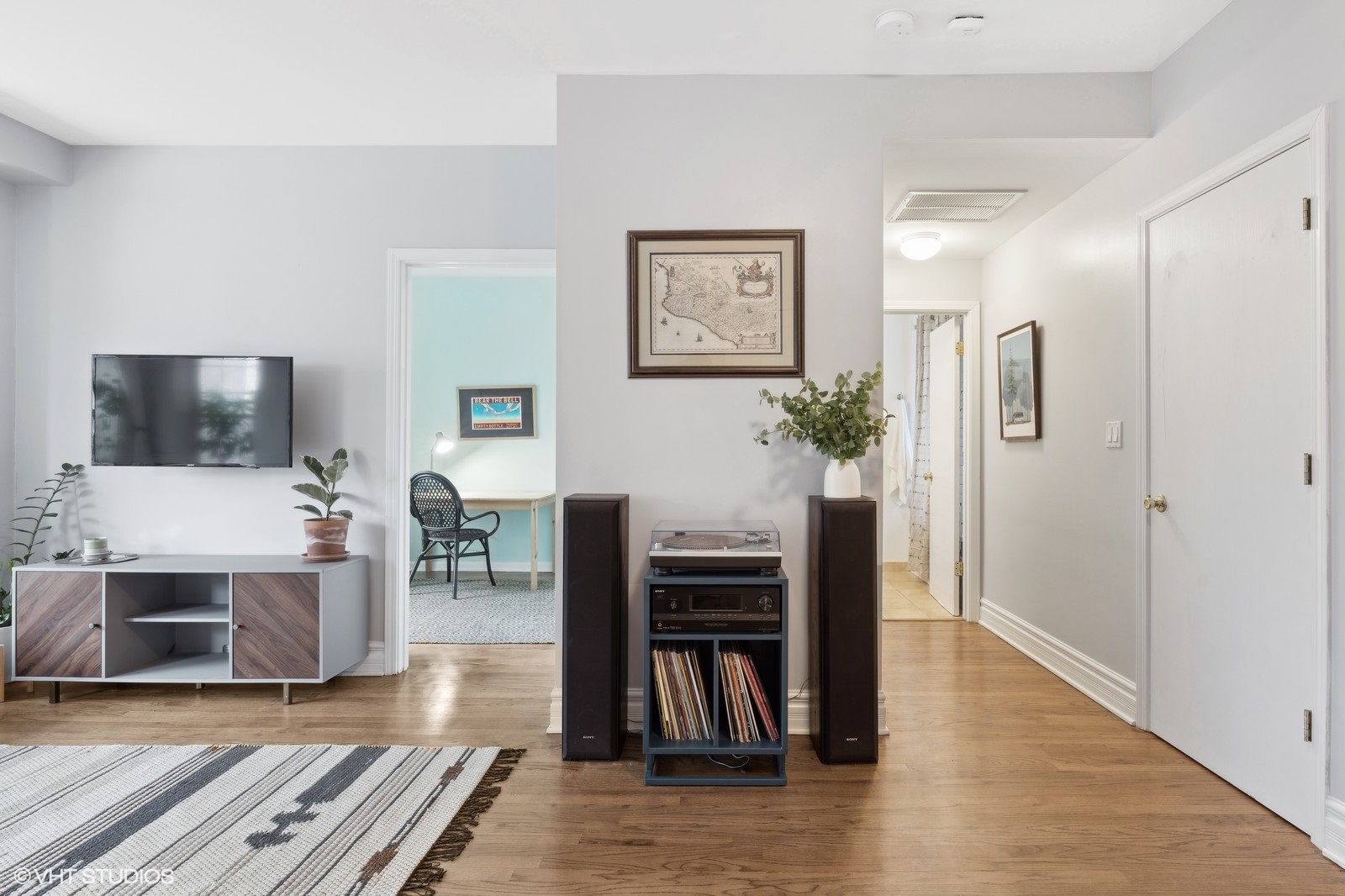 2903 N Rockwell Street 2