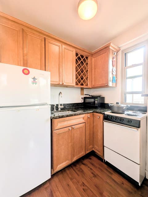 Tiny photo for 2610 W Balmoral Avenue #306, Chicago, IL 60625 (MLS # 12656160)