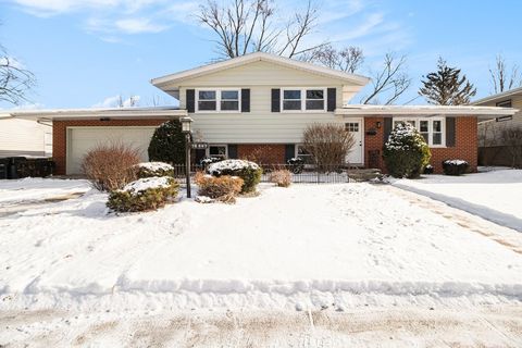 Photo of 18947 Ridgewood Avenue, Lansing, IL 60438 (MLS # 12557494)