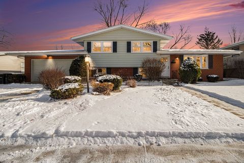 Tiny photo for 18947 Ridgewood Avenue, Lansing, IL 60438 (MLS # 12557494)