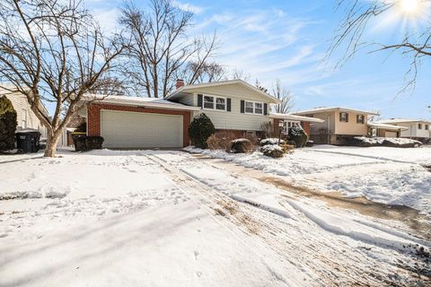 Tiny photo for 18947 Ridgewood Avenue, Lansing, IL 60438 (MLS # 12557494)