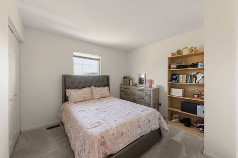 Tiny photo for 604 Berkshire Court, Oswego, IL 60543 (MLS # 12577430)