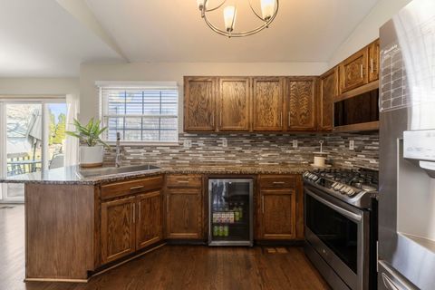 Tiny photo for 604 Berkshire Court, Oswego, IL 60543 (MLS # 12577430)