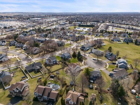 Tiny photo for 604 Berkshire Court, Oswego, IL 60543 (MLS # 12577430)