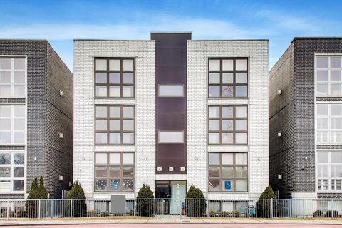 2435 W BELMONT Avenue 2E Chicago IL 60618