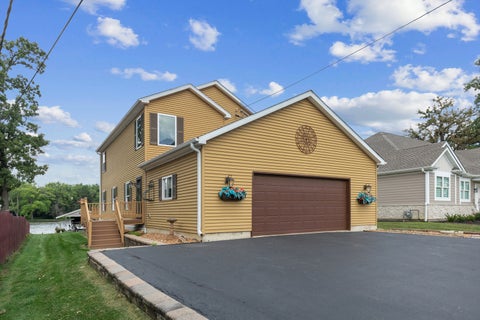 Tiny photo for 2019 N Woodlawn Park Avenue, McHenry, IL 60051 (MLS # 12707709)