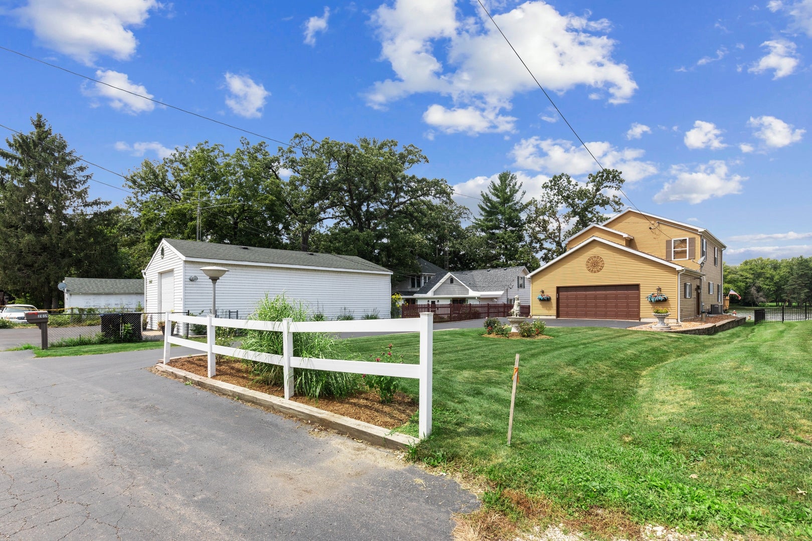 2019 N Woodlawn Park Avenue