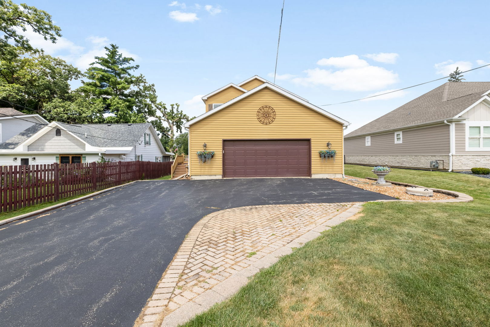 2019 N Woodlawn Park Avenue
