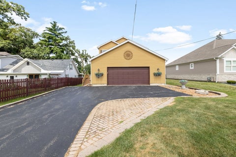 Tiny photo for 2019 N Woodlawn Park Avenue, McHenry, IL 60051 (MLS # 12707709)