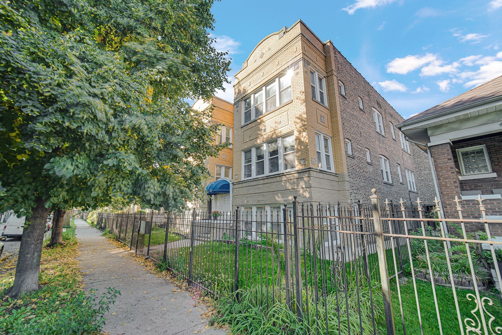 4112 W George Street 2W