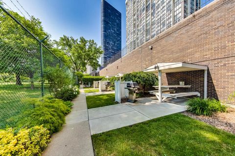 Tiny photo for 5455 N Sheridan Road #1015, Chicago, IL 60640 (MLS # 12520735)