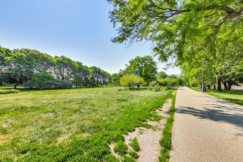 Tiny photo for 5455 N Sheridan Road #1015, Chicago, IL 60640 (MLS # 12520735)