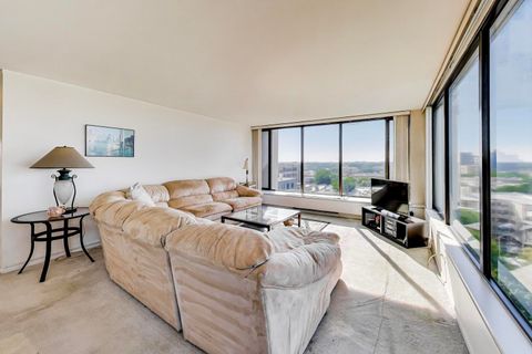 Tiny photo for 5455 N Sheridan Road #1015, Chicago, IL 60640 (MLS # 12520735)