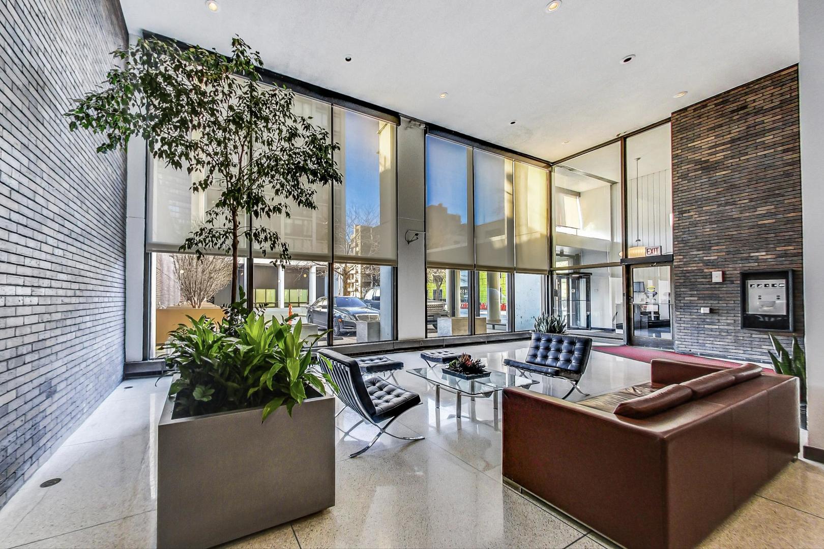 5455 N Sheridan Road 1015