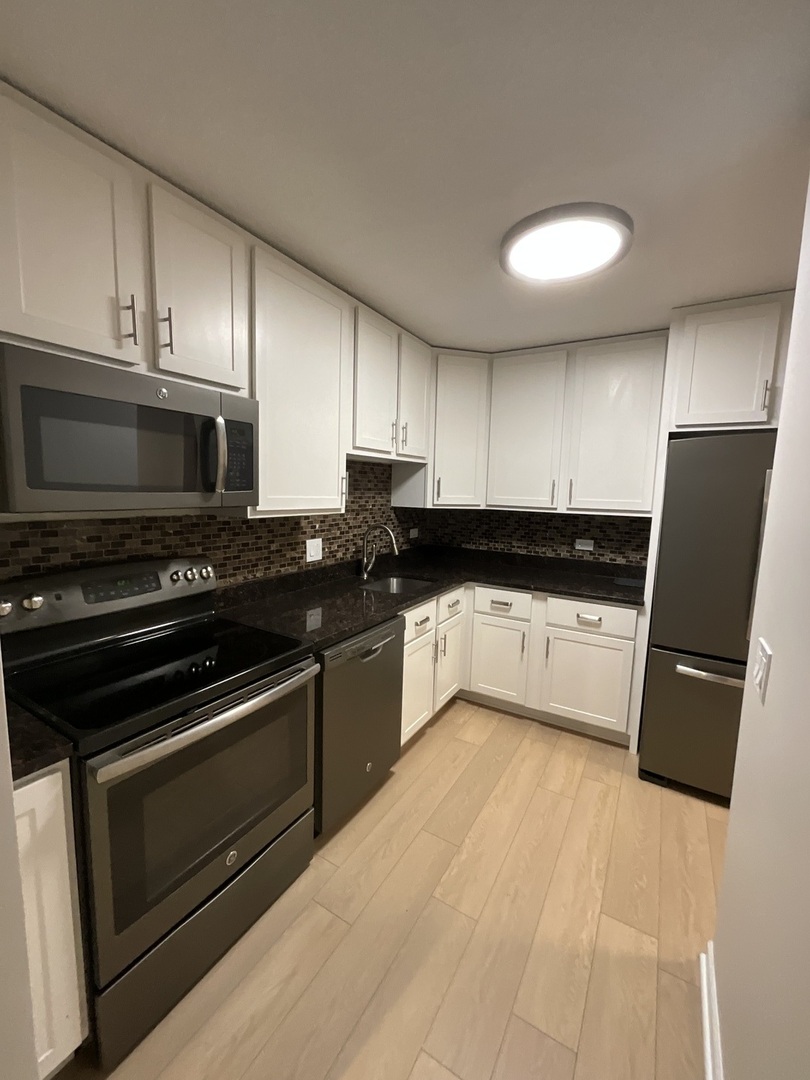 440 N McClurg Court 504