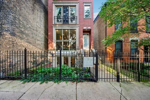 Photo of 1050 N MARSHFIELD Avenue #1, Chicago, IL 60622 (MLS # 12737953)