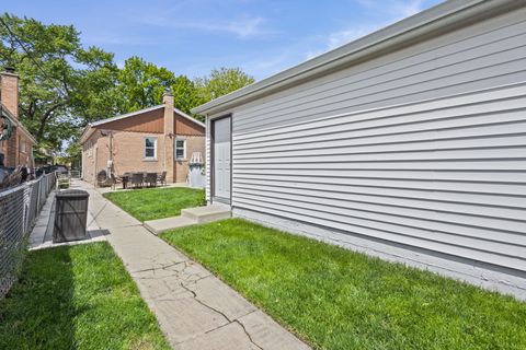 Tiny photo for 10055 S Fairfield Avenue, Chicago, IL 60655 (MLS # 12638025)