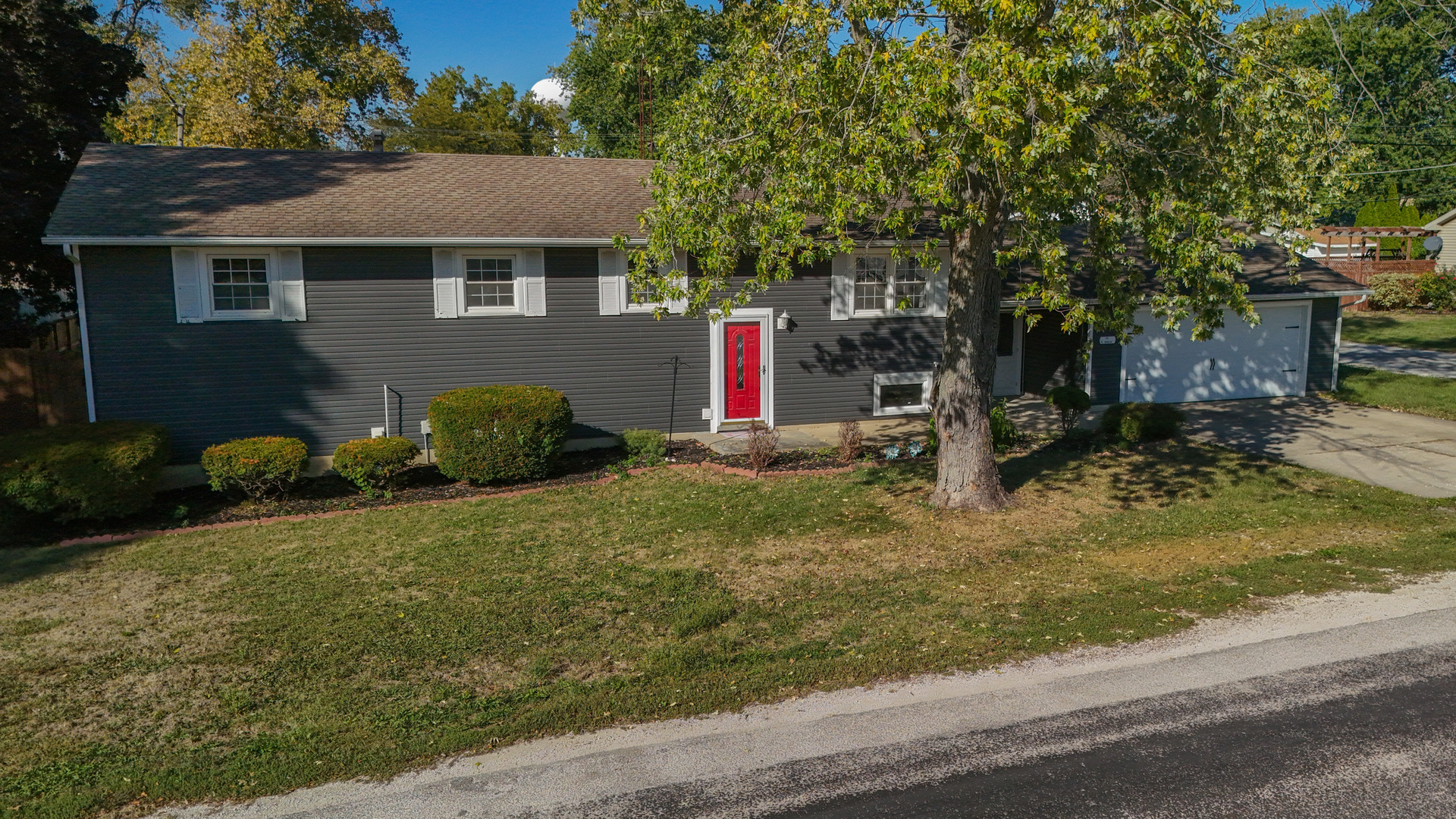 102 W Douglas Street