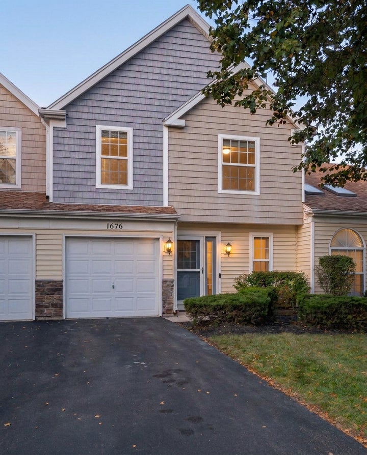 Photo 1 of 16 — 1676 Pebble Beach Circle 1676, Elgin, IL 60123