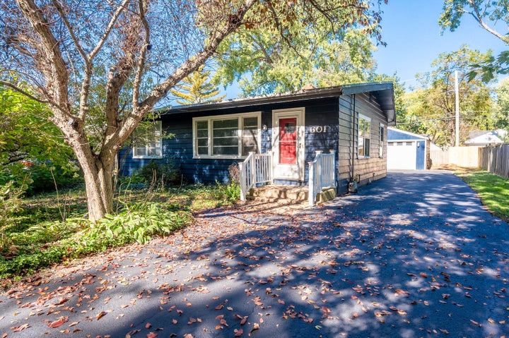 Photo 1 of 10 — 601 Locust Avenue, Geneva, IL 60134