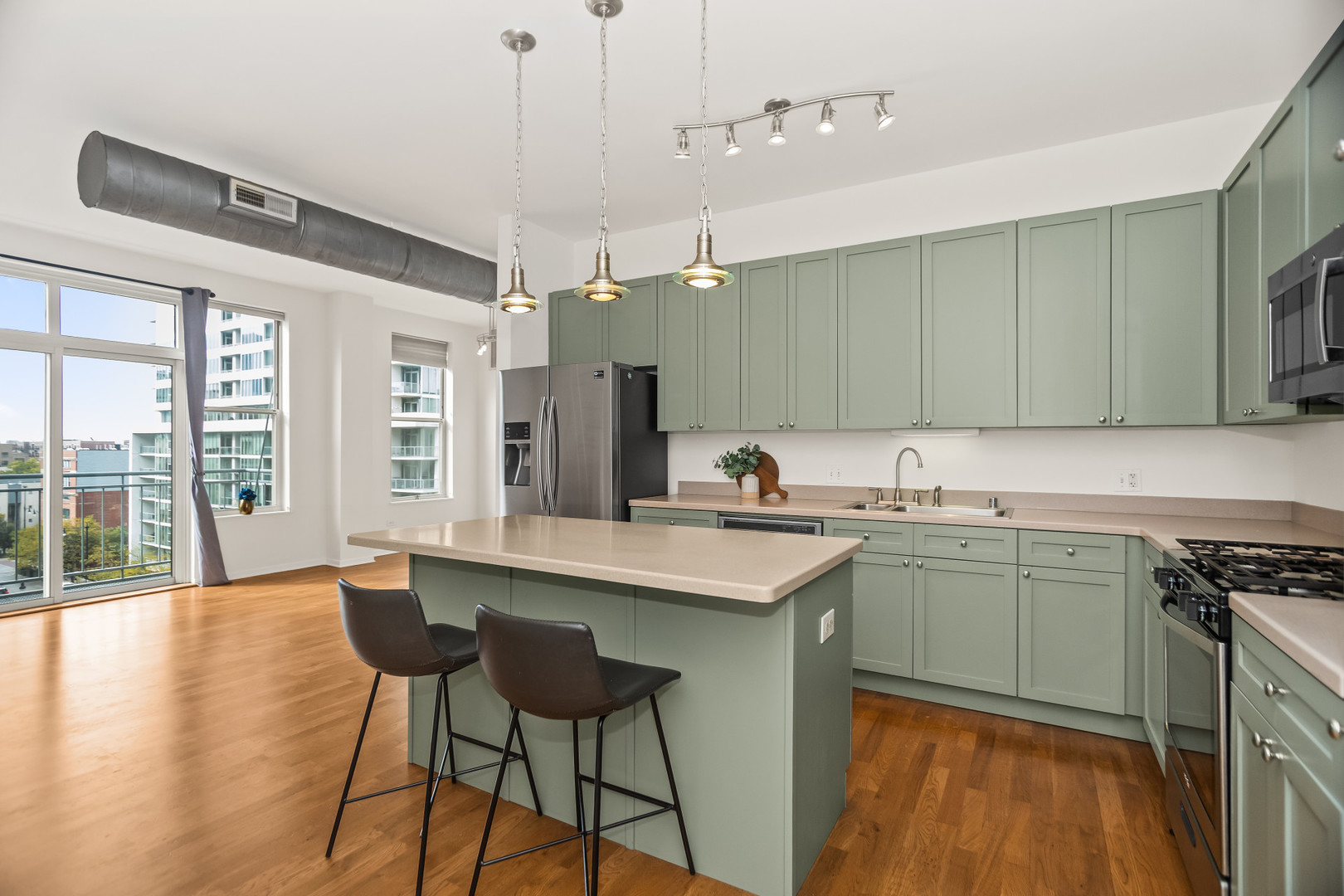 1631 S Michigan Avenue 604