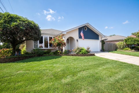 Photo of 9430 S 69th Avenue, Oak Lawn, IL 60453 (MLS # 12764937)