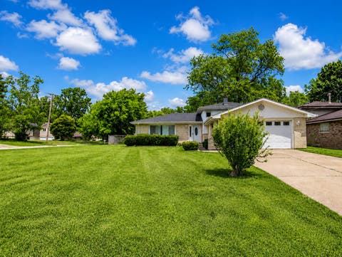 Photo of 5042 157th Street, Oak Forest, IL 60452 (MLS # 12680717)