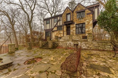 Tiny photo for 219 Woodland Road, Highland Park, IL 60035 (MLS # 12550765)