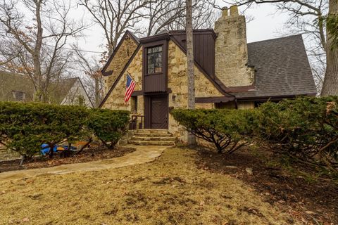 219 Woodland Road Highland Park IL 60035