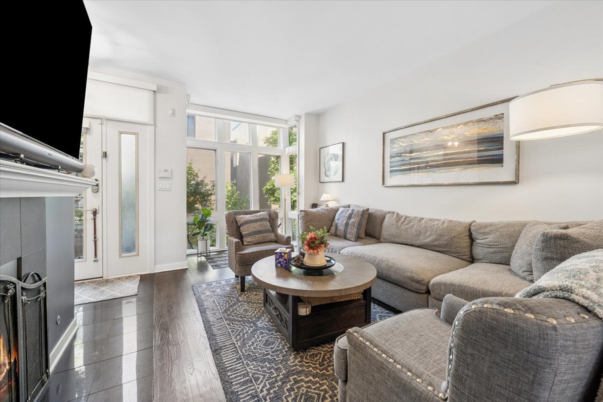 1713 W Diversey Parkway D