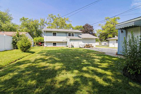 Tiny photo for 2201 Kingfisher Lane, Rolling Meadows, IL 60008 (MLS # 12459606)