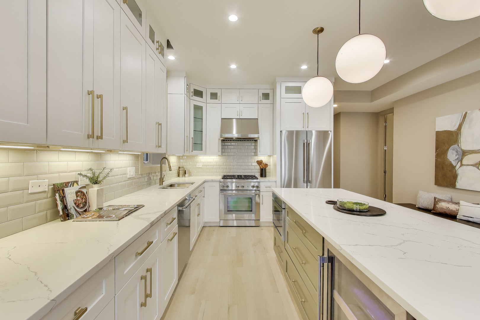 2448 N Clybourn Avenue 4