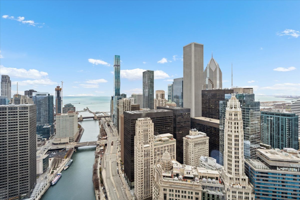 401 N Wabash Avenue 39L