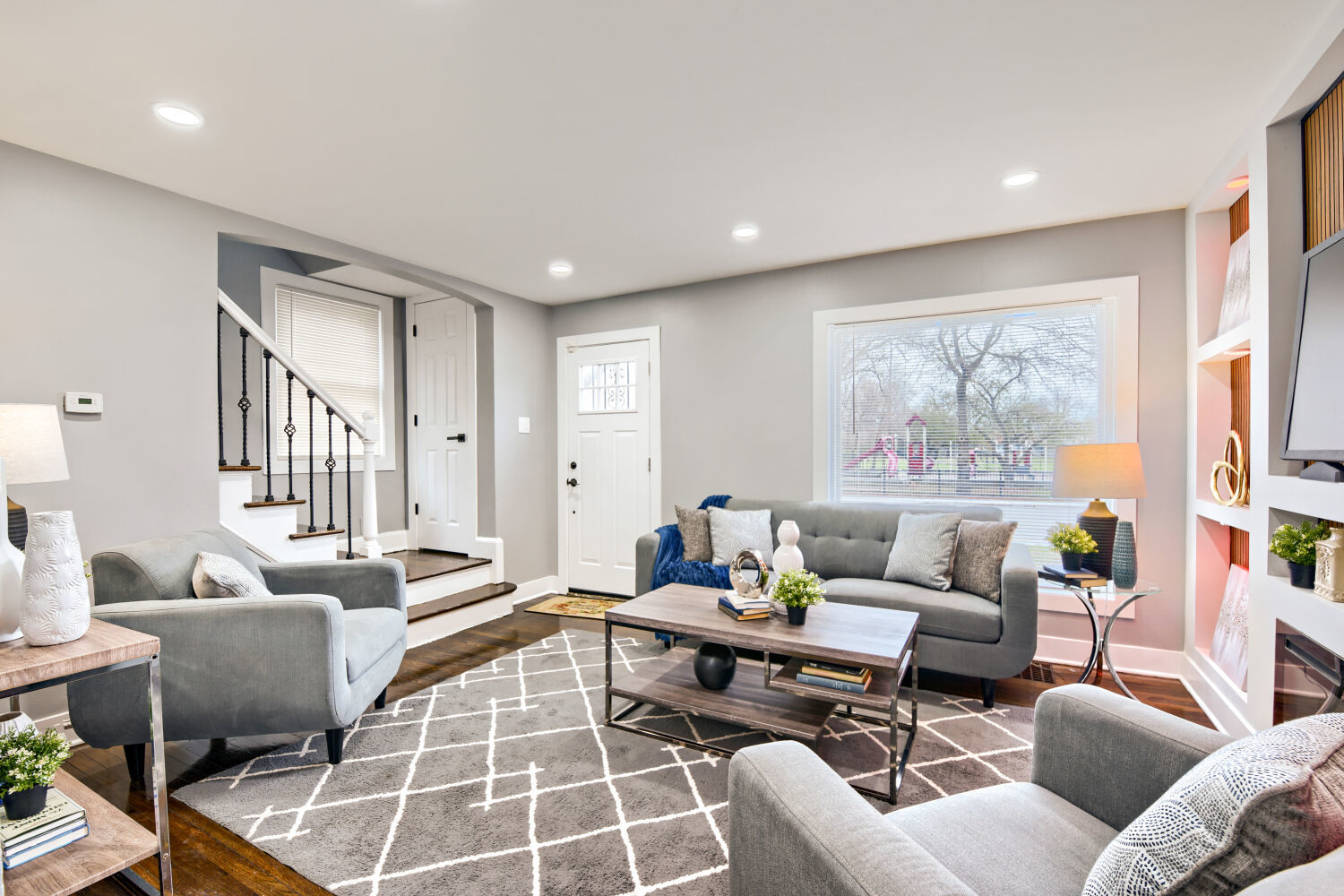 9720 S YATES Avenue 1