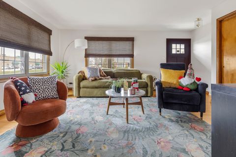 Tiny photo for 132 E Gladys Avenue, Elmhurst, IL 60126 (MLS # 12536277)