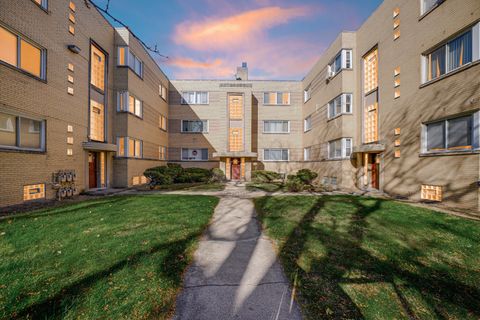 Photo of 2046 E 72nd Place #2w, Chicago, IL 60649 (MLS # 12516476)