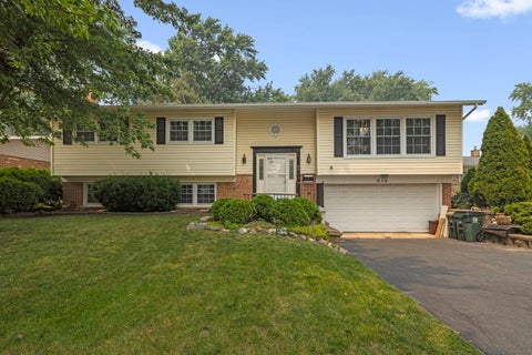 Photo of 610 W Burning Tree Lane, Arlington Heights, IL 60004 (MLS # 12708148)