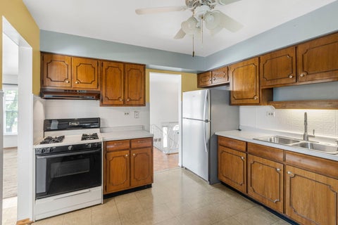Tiny photo for 610 W Burning Tree Lane, Arlington Heights, IL 60004 (MLS # 12708148)