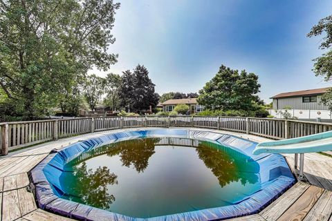 Tiny photo for 823 N Cambridge Row Road, Addison, IL 60101 (MLS # 12430216)