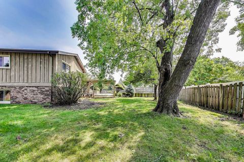 Tiny photo for 823 N Cambridge Row Road, Addison, IL 60101 (MLS # 12430216)