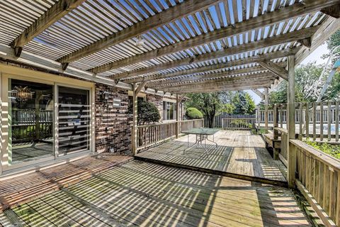 Tiny photo for 823 N Cambridge Row Road, Addison, IL 60101 (MLS # 12430216)