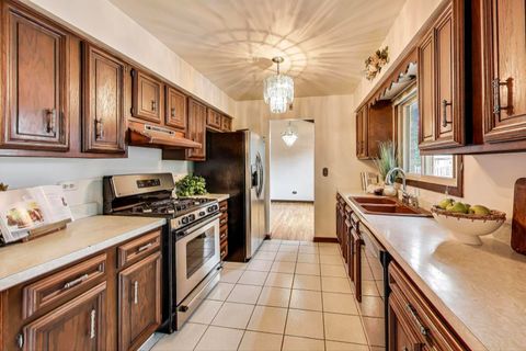 Tiny photo for 823 N Cambridge Row Road, Addison, IL 60101 (MLS # 12430216)